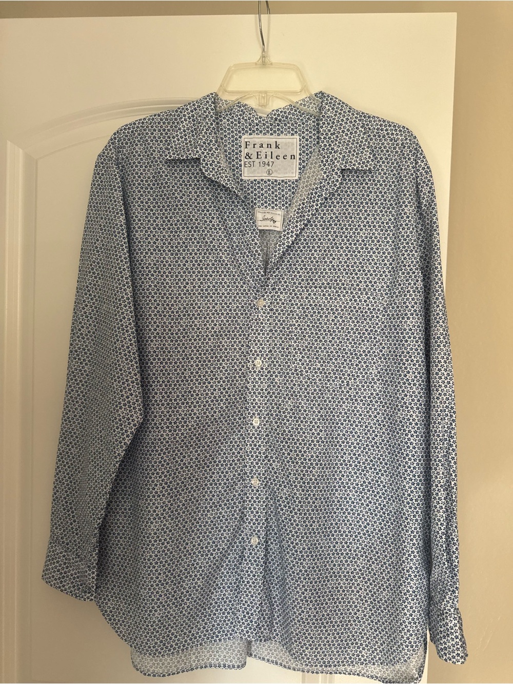 Frank & Eileen Women’s Blue Micro-Pattern Button-Down Shirt
